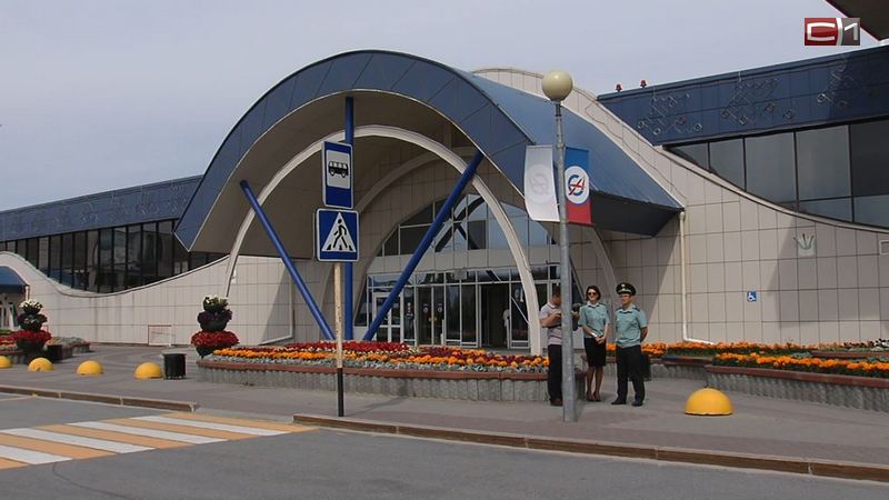 Самолет повредили телетрапом после приземления в аэропорту Сургута