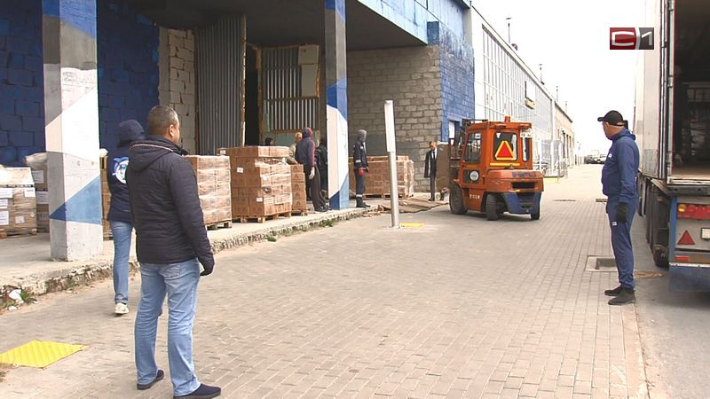 Из Сургута в зону СВО отправились сотни коробок добра