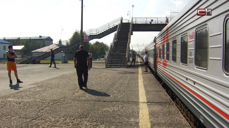 Студентам и школьникам в Югре предоставляют скидку на проезд в пригородных поездах