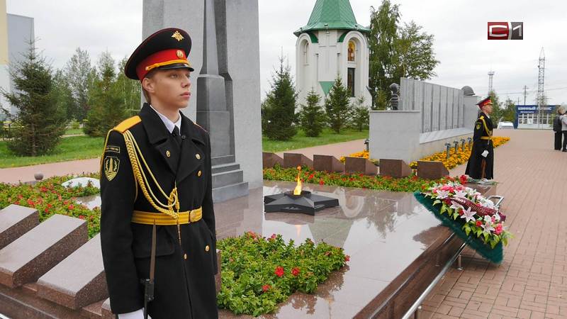 Митинг памяти жертв терроризма прошел на Мемориале Славы в Сургуте