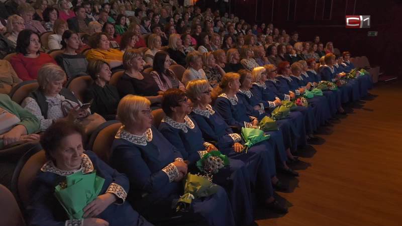 Праздничный концерт для педагогов состоялся в сургутском ЦКиД «Камертон»
