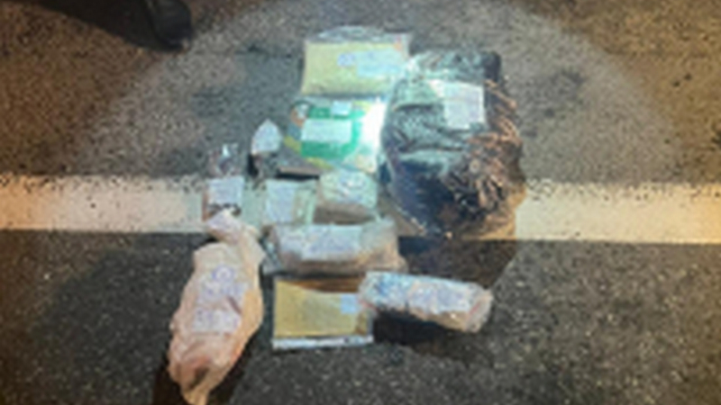 Более килограмма наркотиков обнаружили в машине на трассе Сургут - Нижневартовск