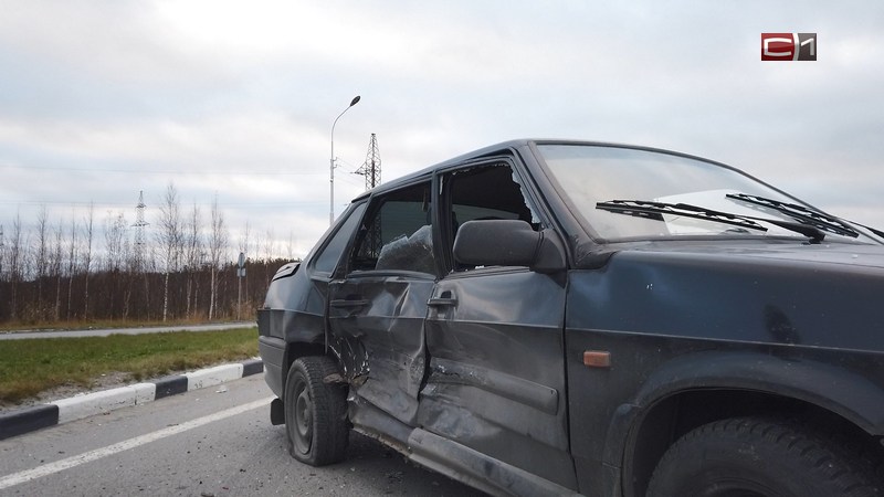 Водитель «Лады» получил травмы после столкновения с фургоном в Сургуте