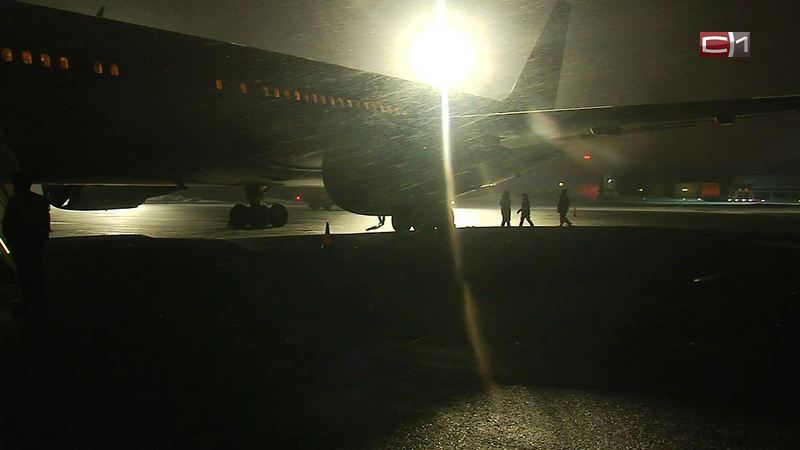 Рейс из Нижневартовска не смог приземлиться в Махачкале из-за беспорядков в аэропорту