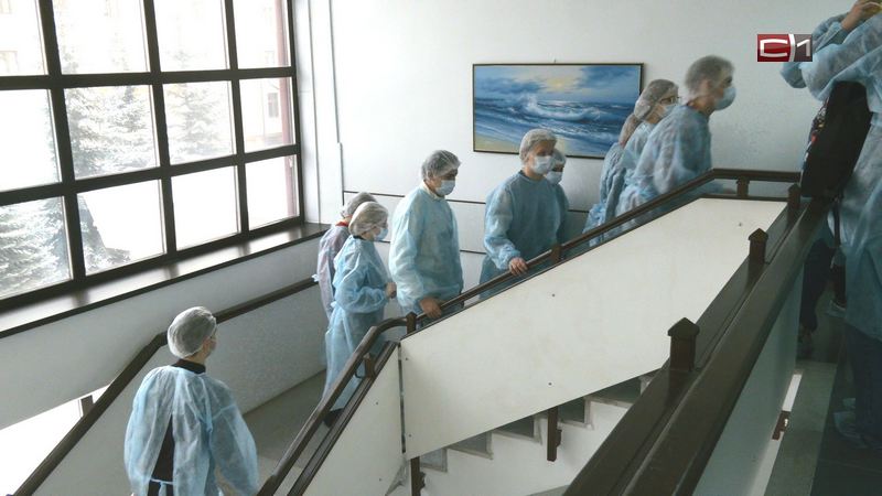 В ведущем медицинском центре Тюменской области побывали на экскурсии сургутские школьники