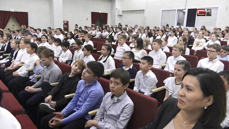 Учащихся одной из школ Сургута посвятили в «Орлята России»