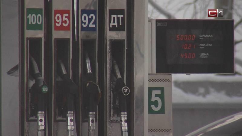 Сургутяне заправляют авто бензином по самой низкой цене в округе