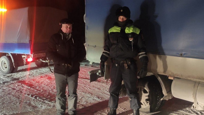 Семья возвращалась из Краснодара и едва не замерзла на трассе в Югре