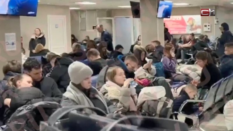 Сразу 20 человек сняли с рейса Сургут-Санкт-Петербург по непонятным причинам. ВИДЕО
