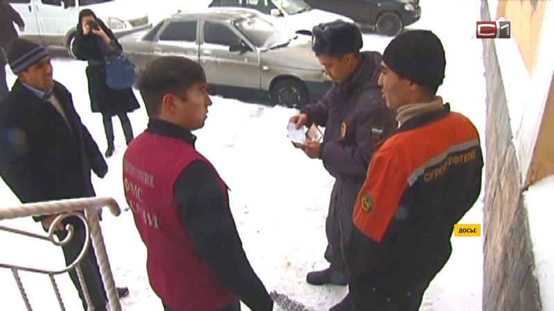 Со стройки в Сургуте в отделение полиции доставили более 80 иностранцев