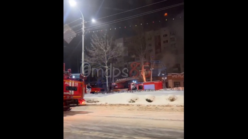 В Сургуте сгорели пекарня и ресторан корейского стритфуда
