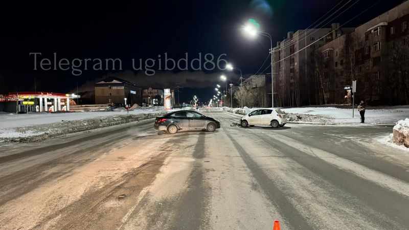 В аварии на Профсоюзов в Сургуте пострадали две пассажирки