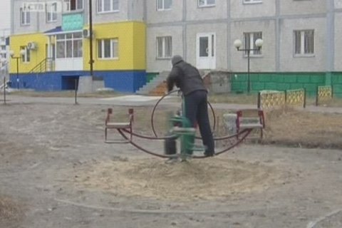 Все сургутские дворовые детские площадки требуют ремонта
