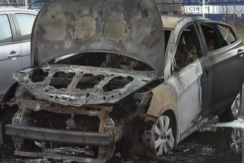 На платной автостоянке в Сургуте сгорело 3 иномарки