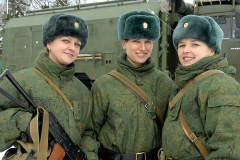 Россиянок хотят отправлять в армию