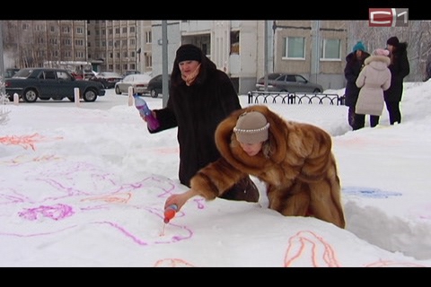 На открытии выставки сургутяне рисовали на снегу