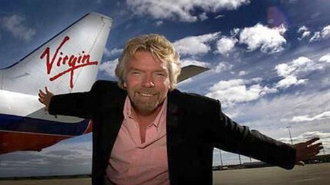Основатель корпорации Virgin примерит форму стюардессы