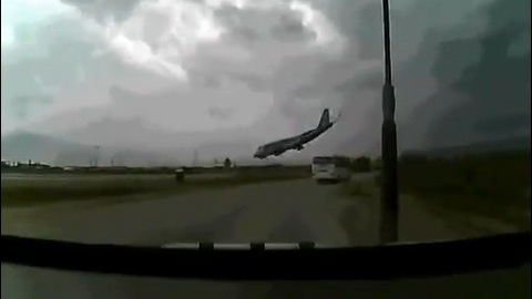 Шокирующее видео крушения Boeing в Афганистане