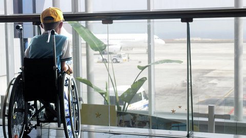 Аэропорты не смогут отказать пассажирам-инвалидам в обслуживании