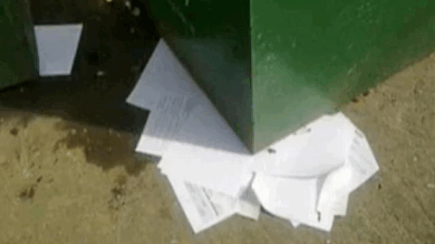 Сбербанк случайно выкинул бумаги с личными данными клиентов