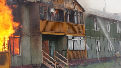 В Пыть-Яхе сгорел 2-этажный дом. Один человек погиб  
