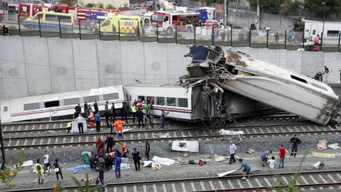 Крупная ЖД катастрофа в Испании: сошел с рельсов пассажирский поезд, 77 погибших