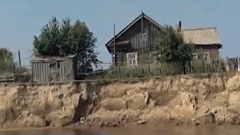 Село Теги в Березовском районе уходит под воду: Обь размывает берега вместе с домами