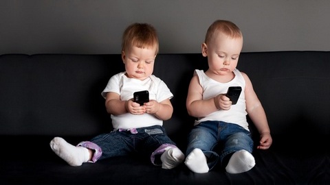 Игры на смартфонах опасны для детского мозга