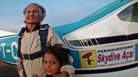 103-летняя бразильянка прыгнула с парашютом 