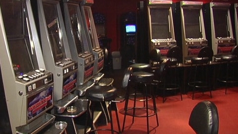 Полсотни игровых автоматов в Сургуте прятались под вывеской «Бильярд»