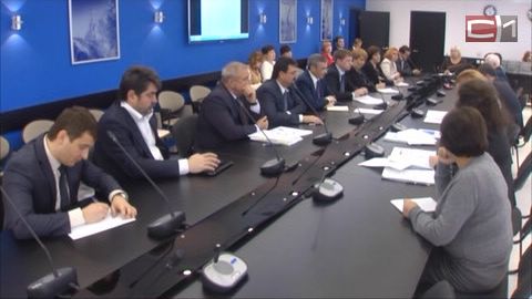 Сургутским депутатам и чиновникам представили проект стратегии развития бюджета Югры