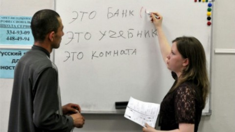 В Югре сдать тест на русский язык решили всего около 600 трудовых мигрантов 