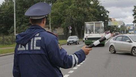 Белоярца, ударившего полицейского в пах, оштрафовали на 40 тысяч рублей