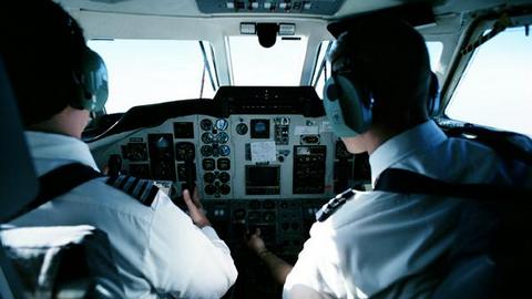 Роструд проверяет режим труда пилотов после участившихся аварийных посадок