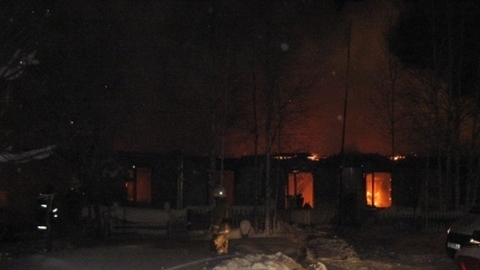 В Нягани сгорело общежитие, 4 человека погибли. ФОТО