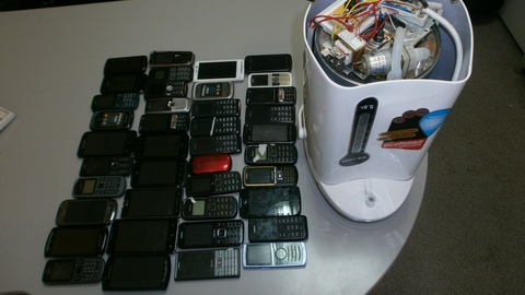 В нижневартовский СИЗО пытались передать полный чайник телефонов