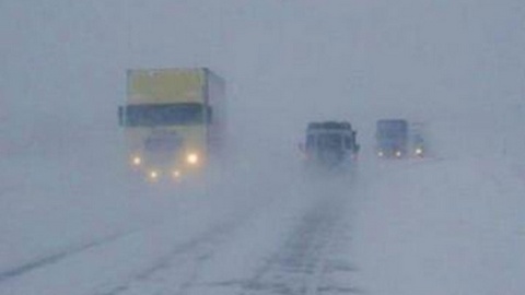 Движение по трассе Екатеринбург-Тюмень восстановлено, но из-за ветра по-прежнему  образуются снежные наносы