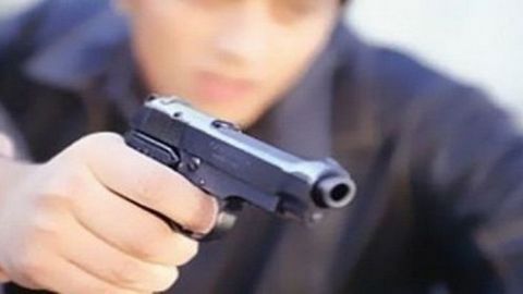 Пьяный сургутянин пытался выстрелить в полицейских из травматического пистолета