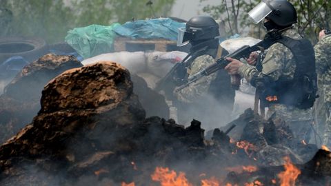 Астахов: Под обстрелами на юго-востоке Украины оказались 27 тысяч россиян