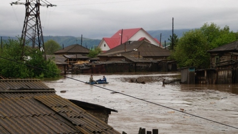 Почти 2 тысячи домов затопило в Сибири и на Алтае. МЧС начало спасательную операцию