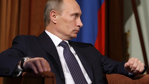 Опрос: две трети россиян хотели бы видеть Путина в кресле президента до 2024 года