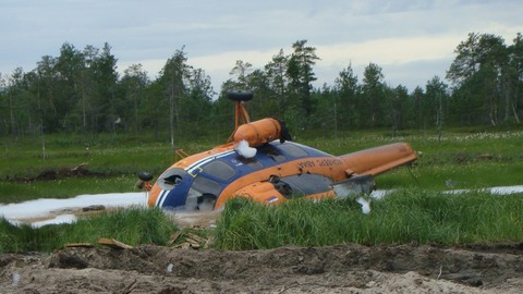 Пилот Ми-2, разбившегося в ХМАО, при взлете зацепил ЛЭП хвостовой балкой вертолета