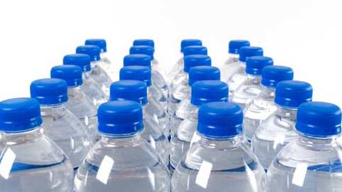 Какую воду лучше не покупать? Росконтроль занес популярные марки воды в «черный список»