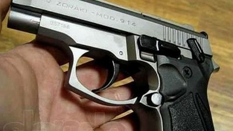 Четырехлетний сын полицейского из Нижневартовска выстрелил себе в живот из папиного пистолета