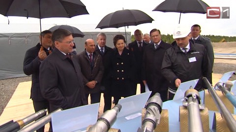 Наталья Комарова и Владимир Якушев встретились с нефтяниками в Сургуте и посетили сургутский  ЗСК
