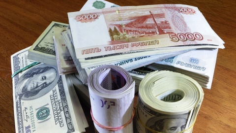 Курс евро впервые за полгода превысил 50 рублей. Доллар продолжает бить рекорды