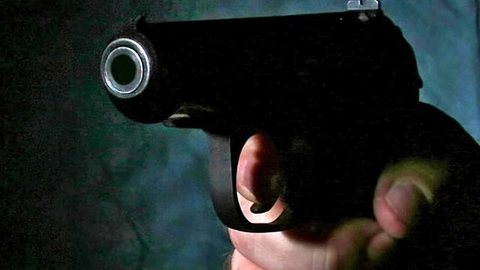 16-летний парень в Югре выстрелил себе в руку, думая, что пистолет не заряжен