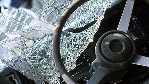 Автомобиль в Югре упал в кювет, два человека погибли