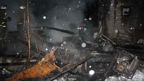 На пожаре в «Прибрежном-1» в Сургуте погибли женщина и 9-летний ребенок. ФОТО