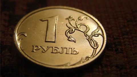 Центробанк РФ объяснил падение курса российской валюты: рубль «недооценен» рынком